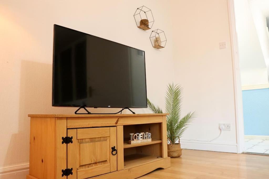 Lovely Staycation With Family Free Parking & Wifi Лидс Экстерьер фото