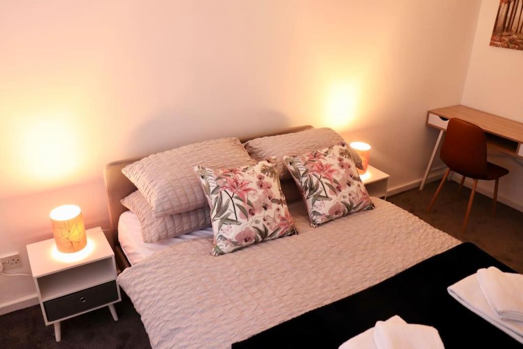 Lovely Staycation With Family Free Parking & Wifi Лидс Экстерьер фото